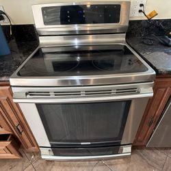 Electrolux Stainless Steel Electric Range / Oven – Glass Cooktop