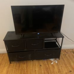 32 Inch Roku TV With TV Stand