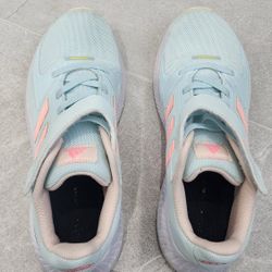 Girls BIG Kids Adidas SIZE 4 Velcro Light blue and Pink Excellent Condition