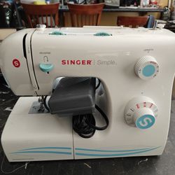 Singer Sewing Machine 
