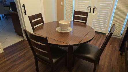 5-Piece Convertible Dining Set (Square to Round) With Built-In Lazy Susan