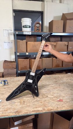 Kramer Tracii Guns star guitar