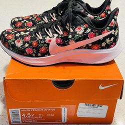 NIKE Youth Size 4.5