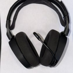 Steel series headphones With Microphone 