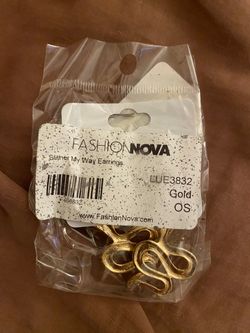 Fashion Nova Snake Earrings 