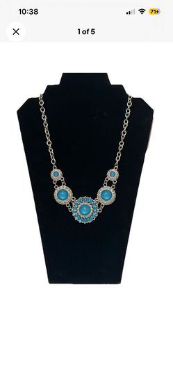 Vintage 1990’s Silver Tone Turquoise Color Floral Medallion Statement Necklace