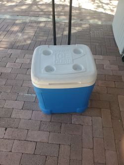 Ice Cooler  on wells  By IGloo  48 Quarts