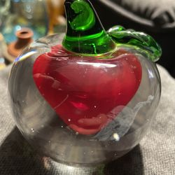 lovely vintage Glass Apple 🍎Paperweight.