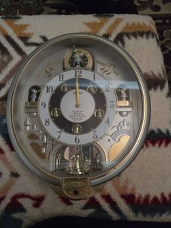 Seeking Melodies in Motion wall clock Collector's Addition