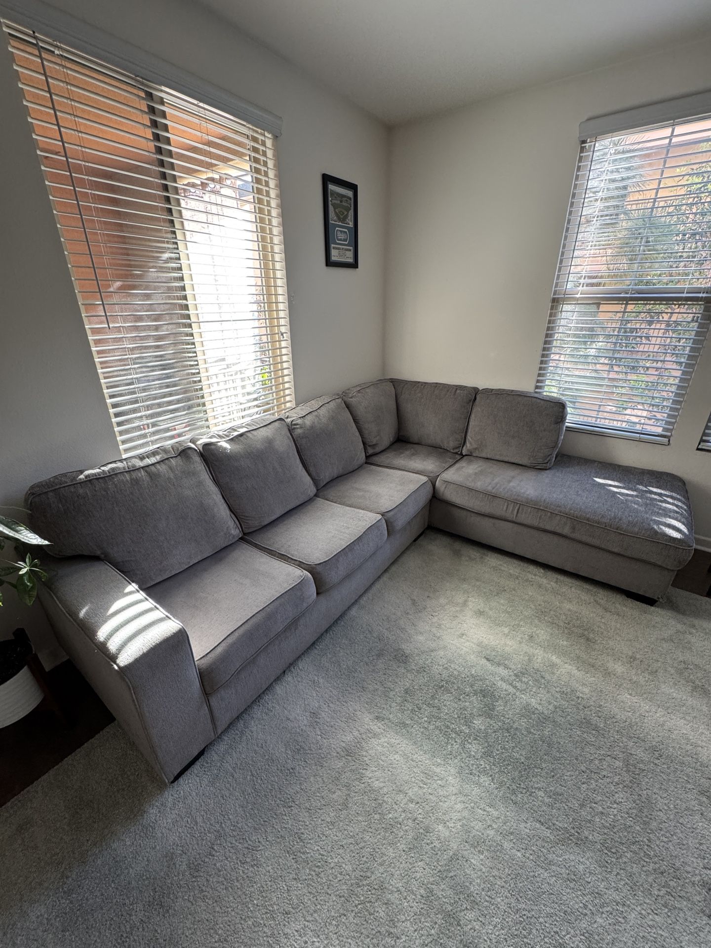 2 Piece L-Shaped Sectional Couch with Right Arm Facing Corner Chaise