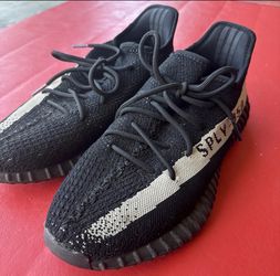 Yeezy Boost 350 V2- black- mens size 11