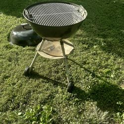 22.5 Kettle Grill Like New