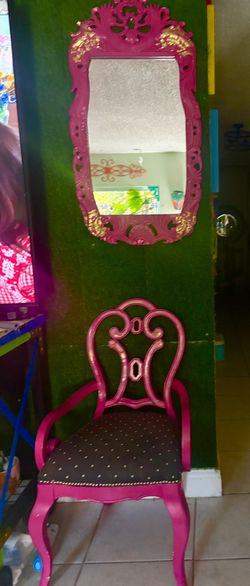 Set Mirror And Chair Style Maximalist