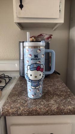 Hello kitty dodger Stanley