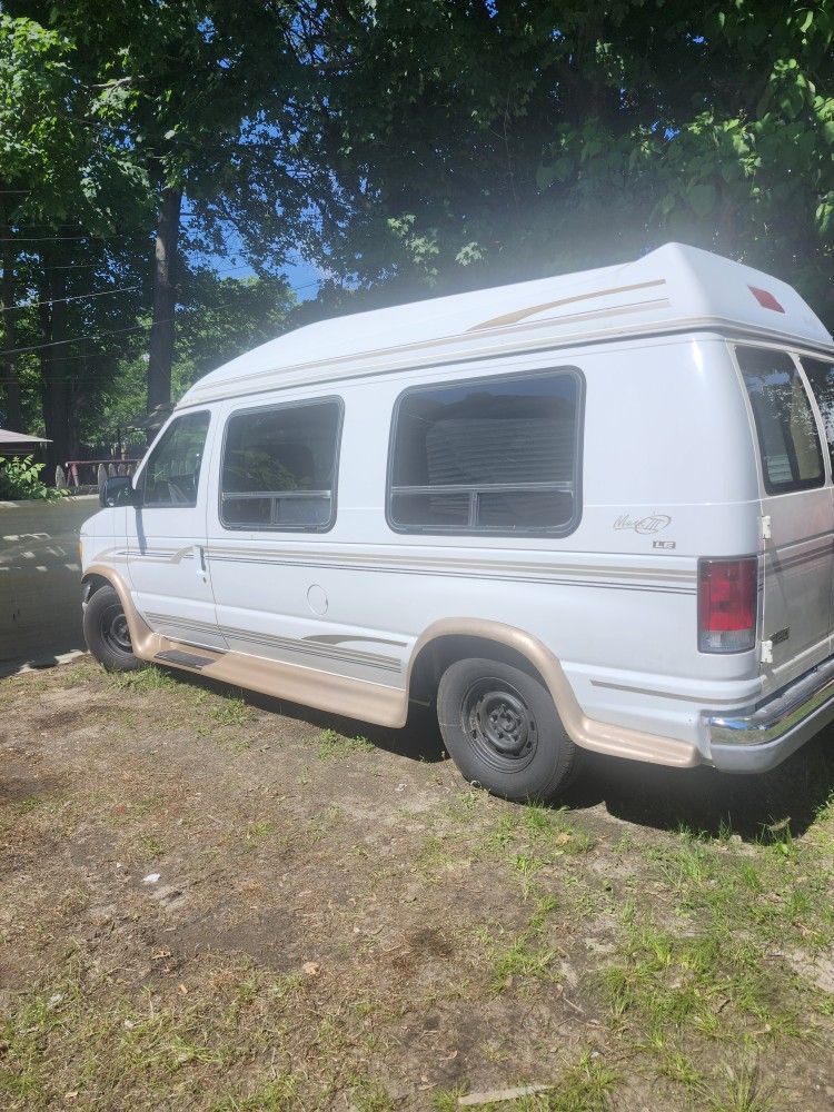 2000 Ford E-150