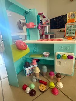 Ice cream truck toy