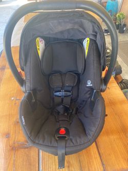 Britax B-Safe 35 infant car seat