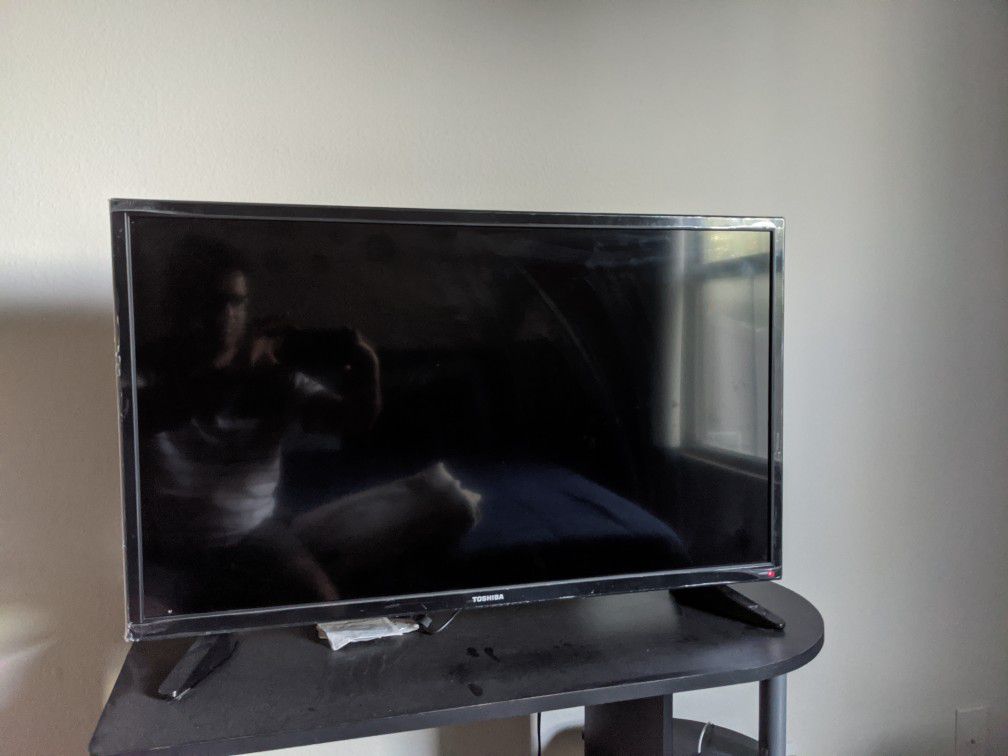 Toshiba 32 inches TV for Sale