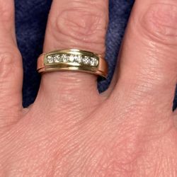 wedding band  10 k pink yellow band whit diamonds. .25ct  weight 3 grs size 7.75