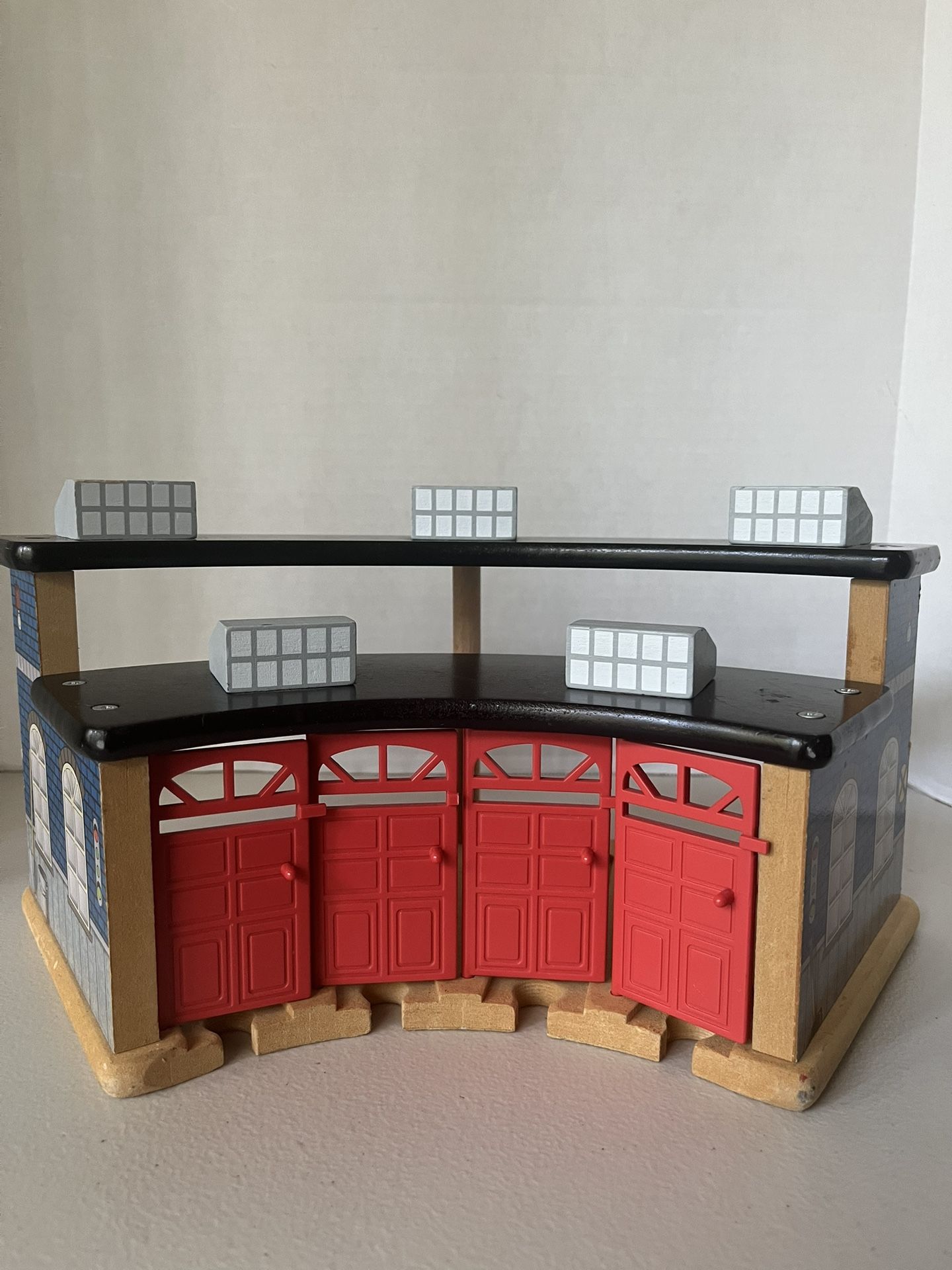 Thomas The Train Wooden Railway Tidmouth Shed Roundhouse Station Toys R Us