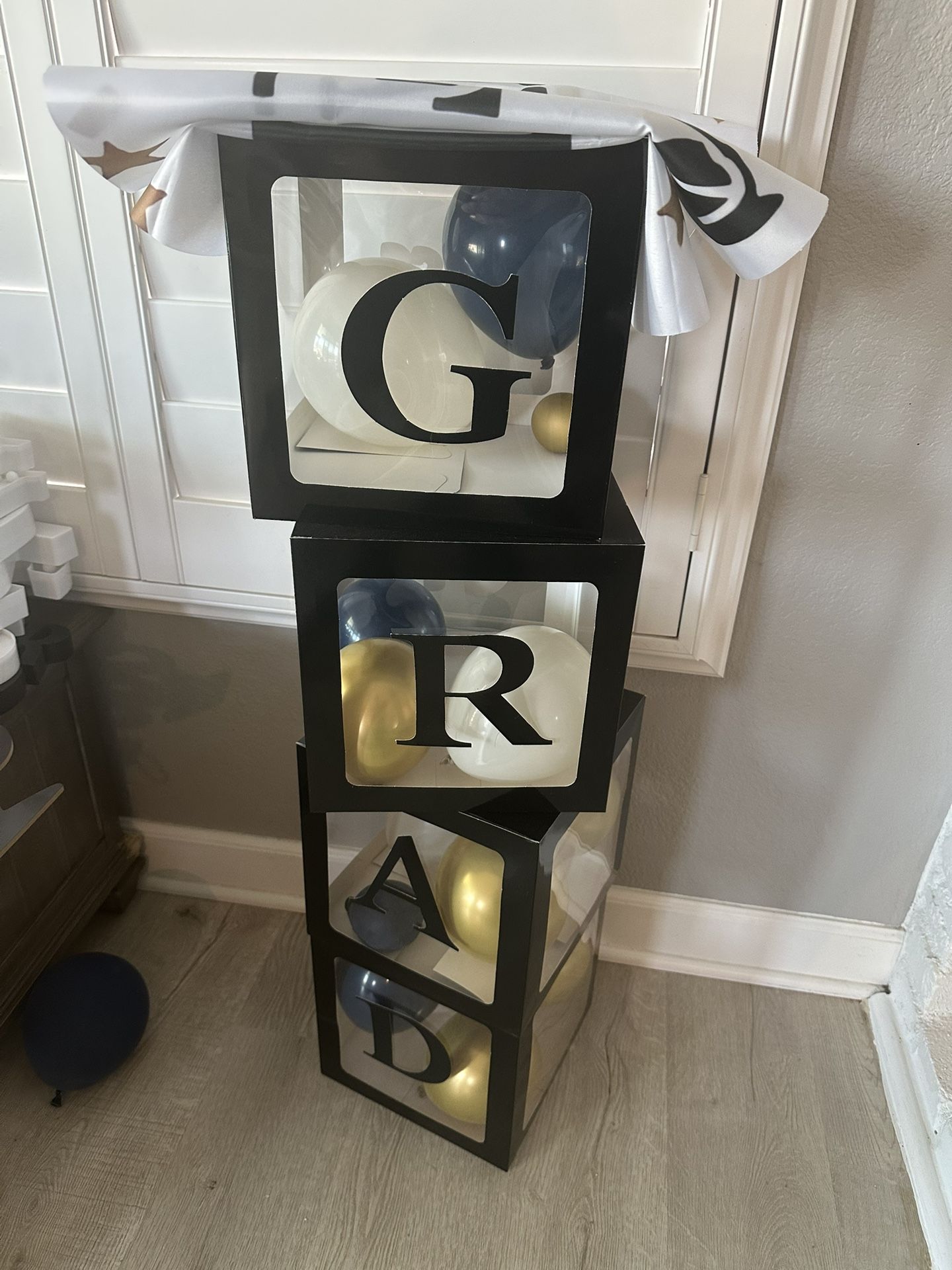 Used graduation Party Supplies