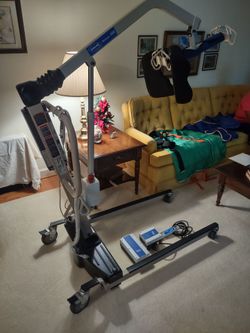 Reliant 450  invacare patient lift like new