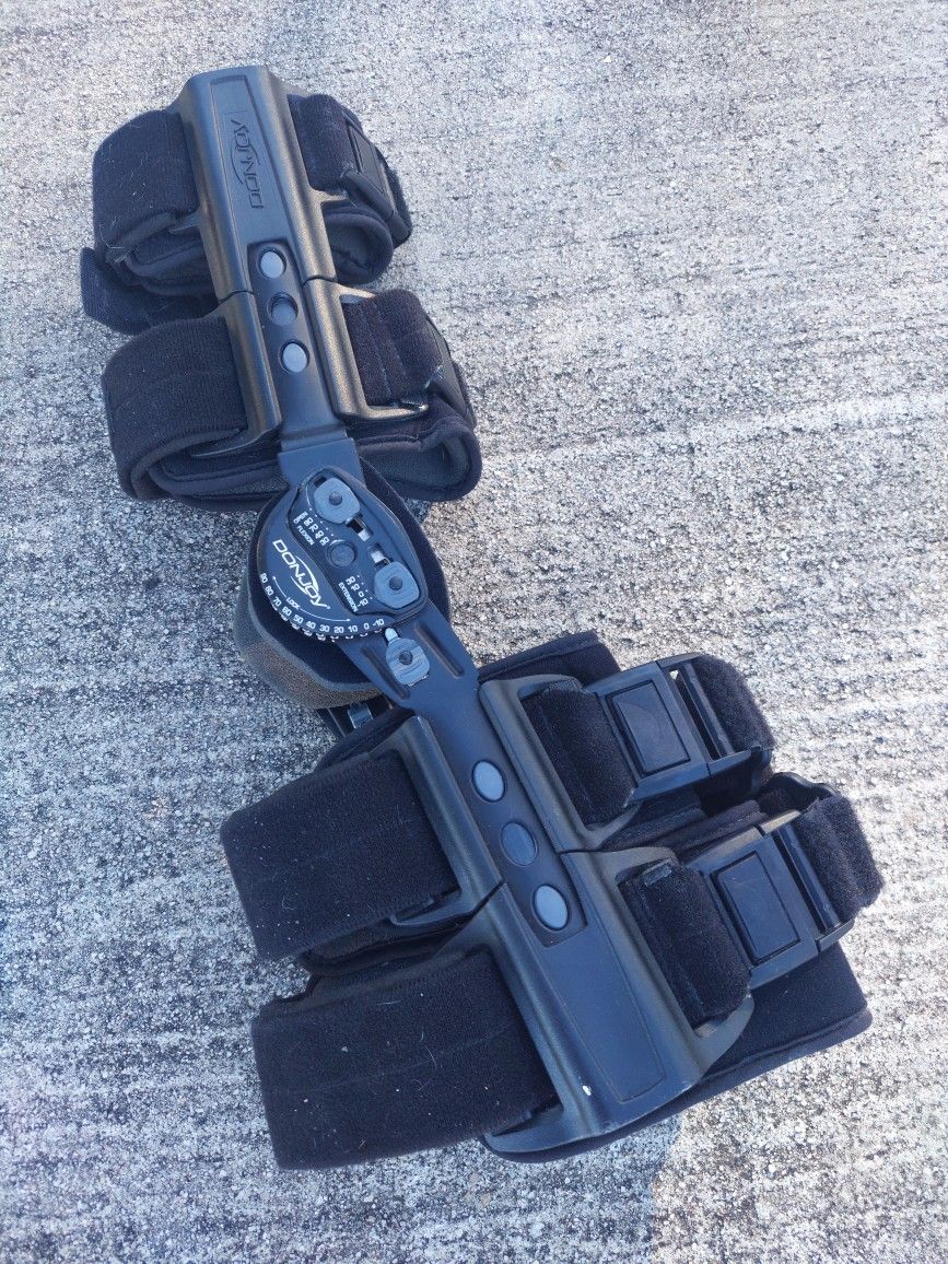 DonJoy Telescoping TROM Advance Knee Brace