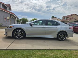 2018 LOW MILES, ONE OWNER, CLEAN TITLE TOYOTA CAMRY SE.