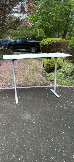 Large electronic standing desk