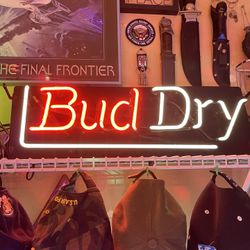 Neon / Light Up Sign/ Bar/Mancave/garage /Extremely rare and impossible to find another one