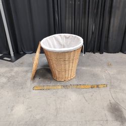 Round Woven Wicker Storage Basket in Natural Finish