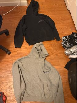 2 essential hoodies for 60$