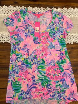 NWT Rare Sold Out Disney World Parks Lilly Pulitzer Minnie, Daisy & Cinderellas Castle Women’s Top Size XXS