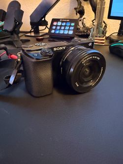 Sony a6100 Mirrorless Camera Bundle | Rode Mic + Camera Case | Excellent Condition