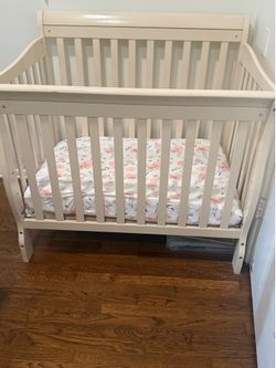 Mini crib
