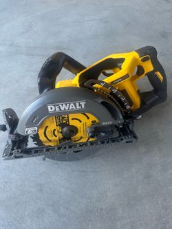 60 v skill saw dewalt