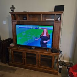 Solid wood 2 Piece TV console and hutch