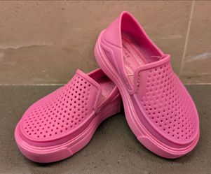 Crocs Girls Slip On Sneakers - Size 5.5-6 - WESTSIDE