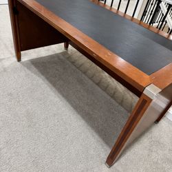 Free - Executive Desk