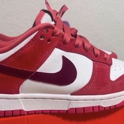 Women Nike Dunk Valentine Edition Size 7.5