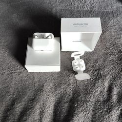 Apple AirPods Pro 2nd edition, All Ear Sizes, Box