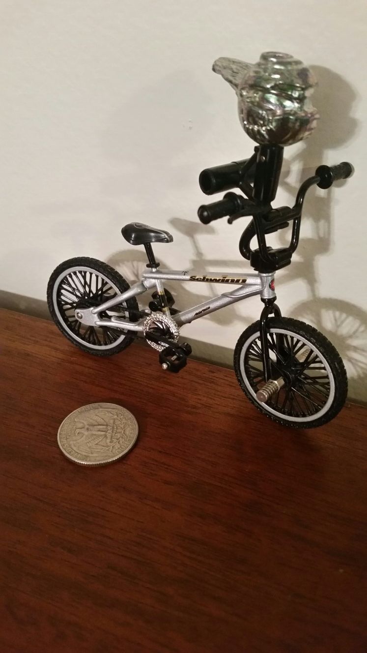 COLLECTABLE METAL TOY BICYCLE