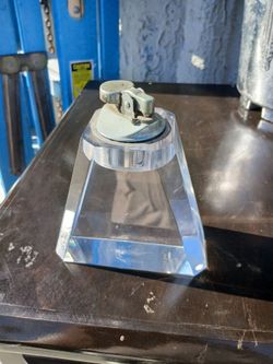 BEAUTIFUL VINTAGE EVANS CLEAR LUCITE FIGURINE TABLETOP CIGARETTE LIGHTER