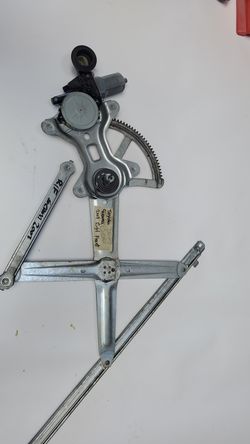 Toyota sienna 2007 right front window regulator