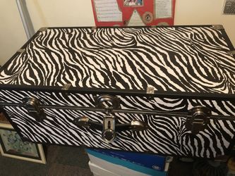 Classic Footlocker Trunk