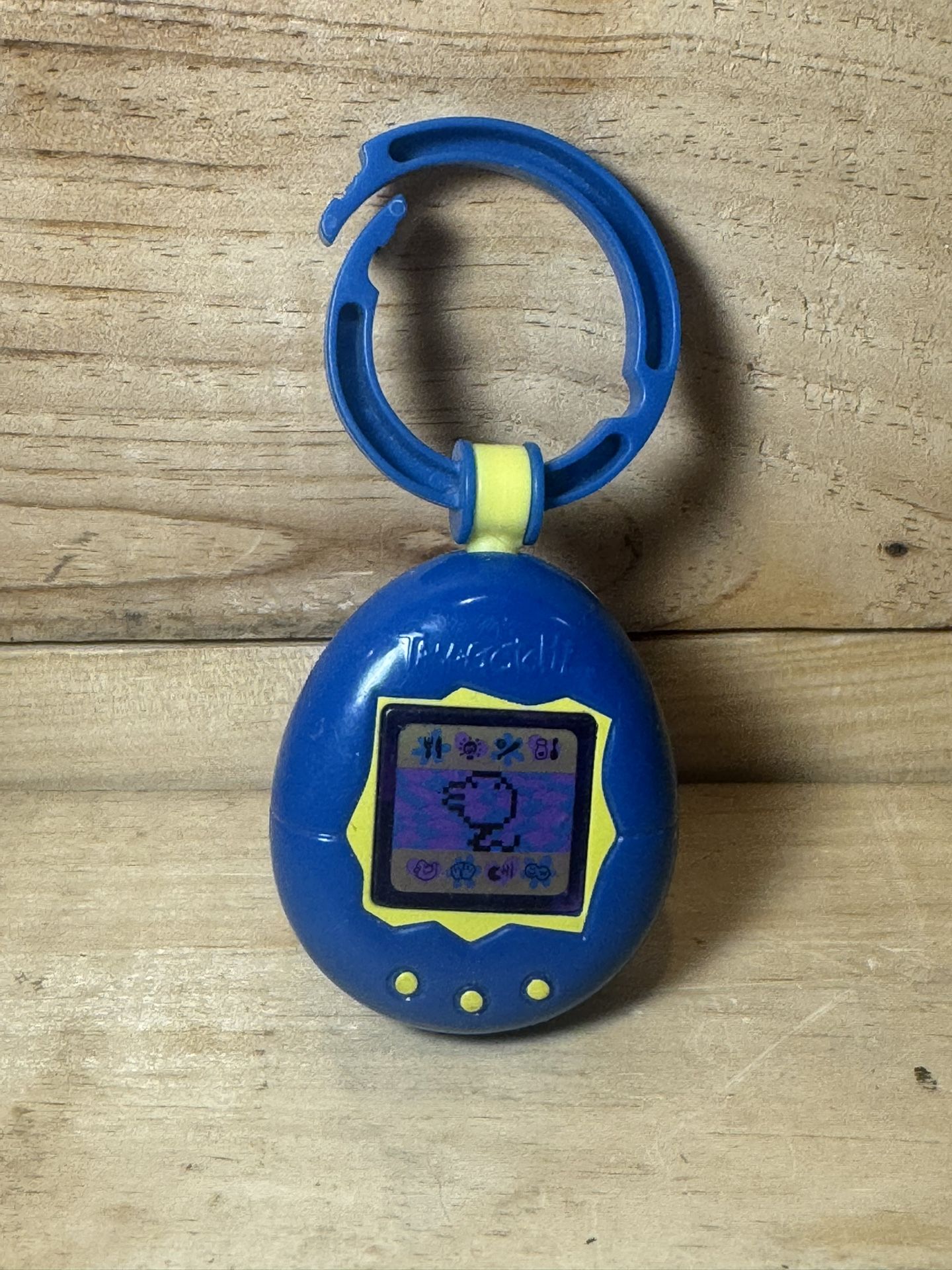McDonald's toy blue Tamagotchi 2019 red light works keyring