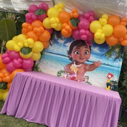 Baby Moana balloon garland