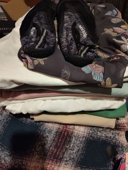 Women's pants and capris are in great condition