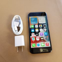 iPhone 7 - UNLOCKED - Like New 