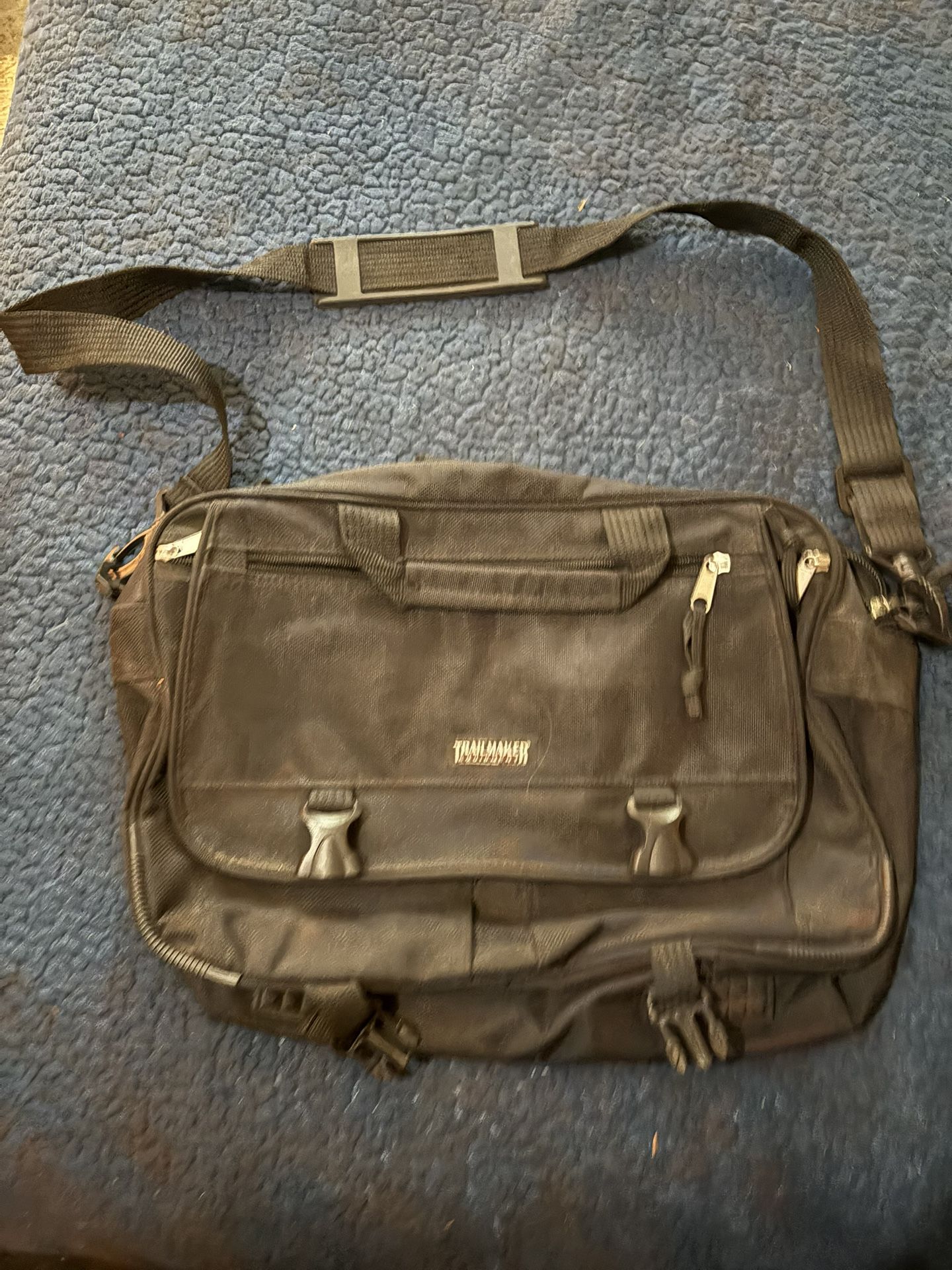 Trailmaker Messenger Bag